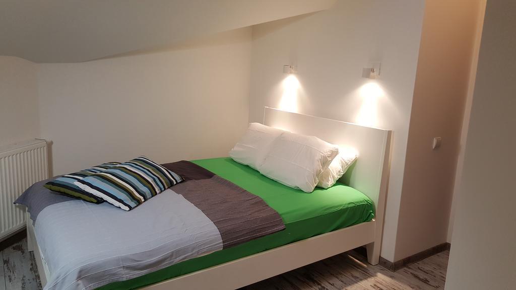 Pillows Party Apartment *