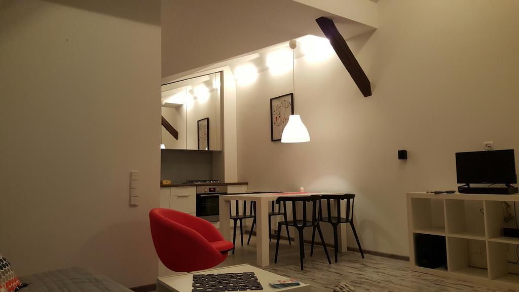 Pillows Party Apartment *