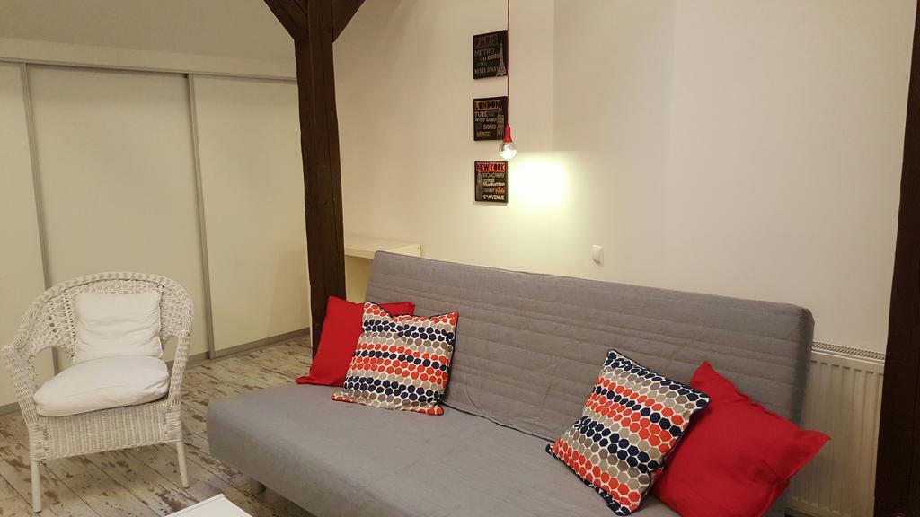 Apartment Pillows Party